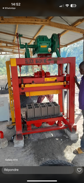 Machine à fabriquer des blocs