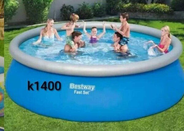 Inflatable swimming pools