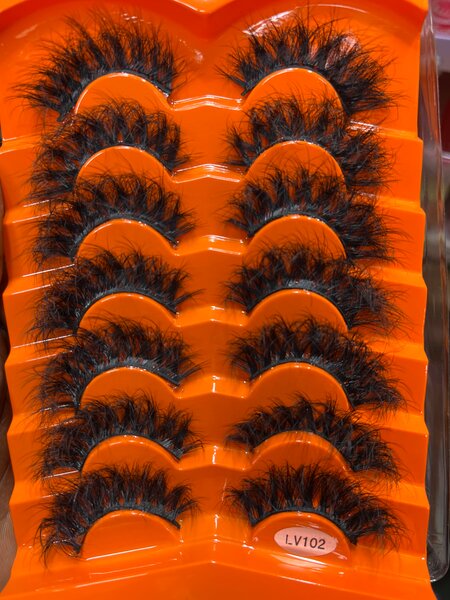 Faux cils volumineux élégants