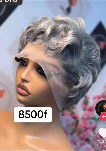 Perruque en dentelle ondulée