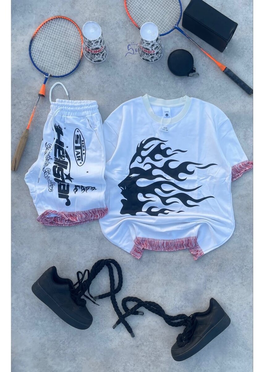 Ensemble de sport enflammé