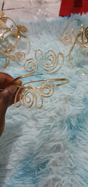 Serre-bras élégant doré