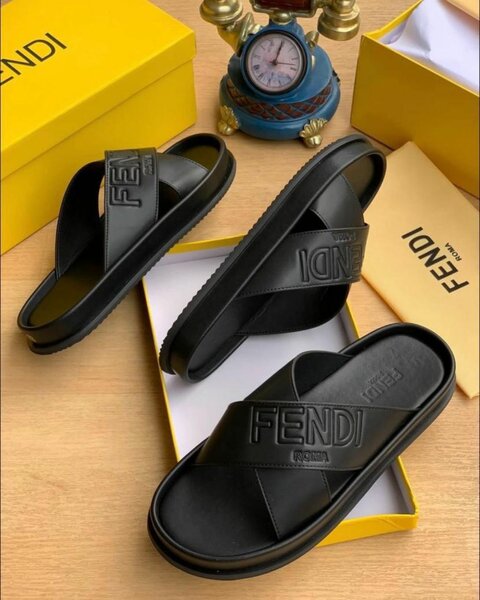 Mules Fendi en cuir noir
