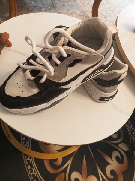 Baskets tendance noir et blanc