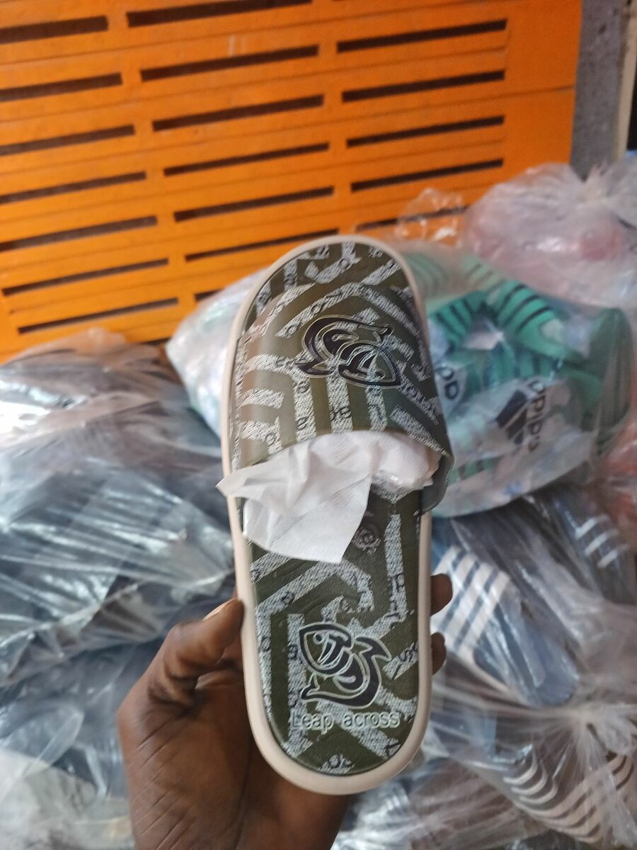 Claquettes confortables unisexes