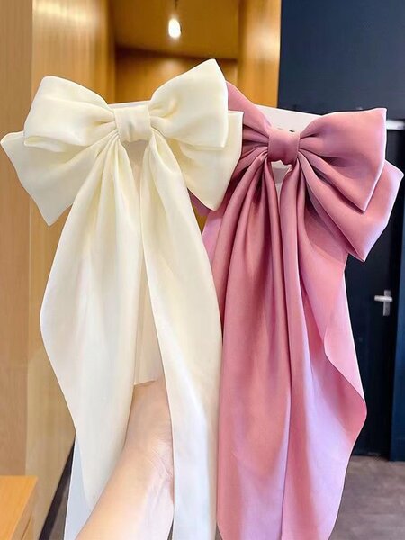 Clip de cheveux en satin à noeud surdimensionnés