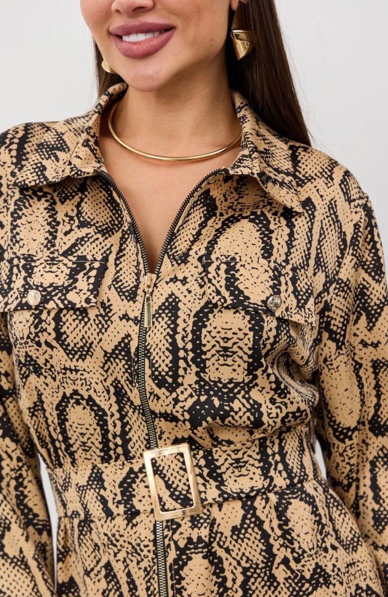 Платье/халат с поясом. Можно носить как домашнюю одежду.