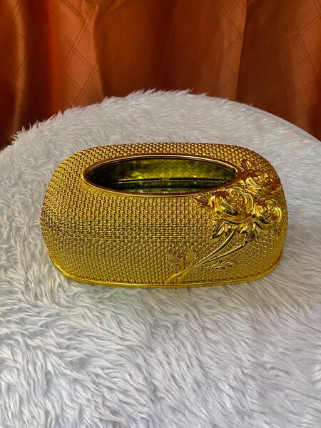 Boîte à mouchoirs dorée