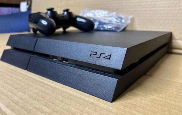 Console Sony PS4 avec manette