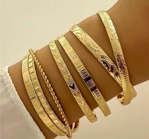 Ensemble de bracelets dorés pour femme