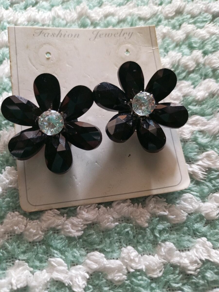 Quality earings 30 cedis each