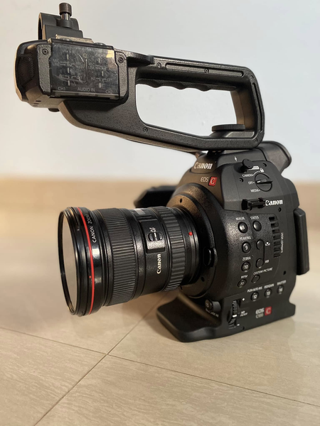 CANON c100 