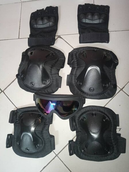 protège  , gant et lunettes complet pour moto  militaire ou