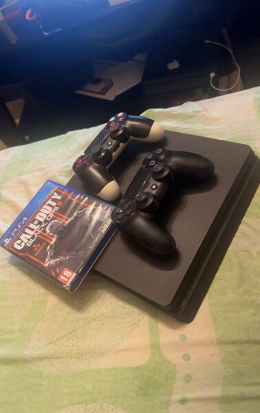 Console PS4 avec Jeux et Manettes