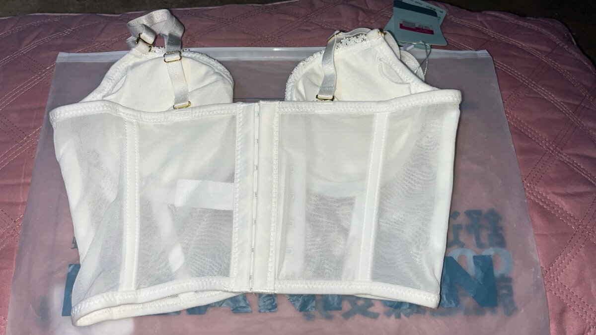 Corset bustier blanc en dentelle