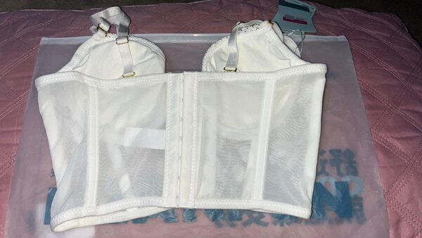 Corset bustier blanc en dentelle