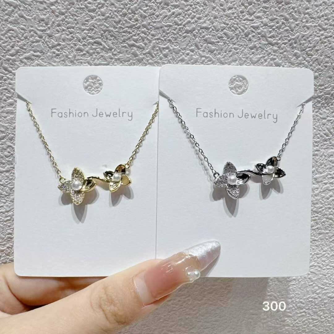 Elegant Flower Pendant Necklace