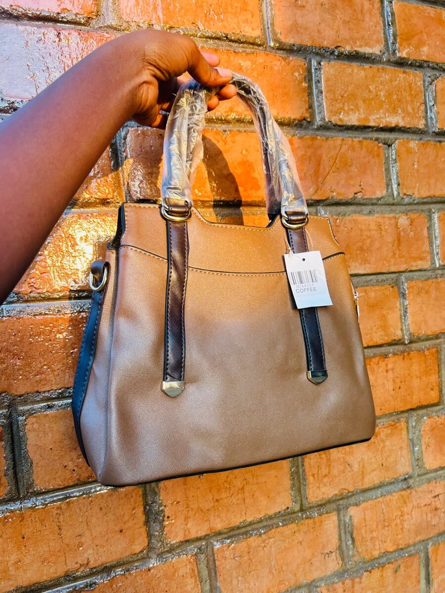 Medium hand bag