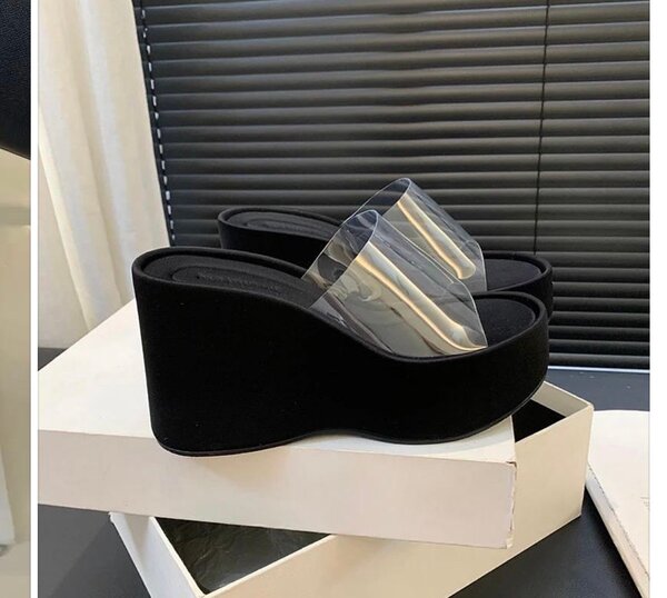 Sandales compensées transparentes