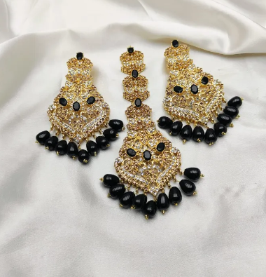 Casting Fine Quality Ganga Jamni bindiya and Earrings