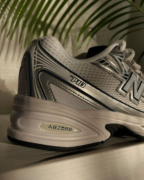 New Balance 740 Sneakers