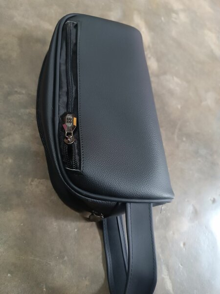 Pochette Banane en Cuir Noir