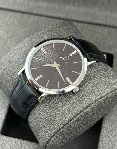 Montre oméga en cuir  homme