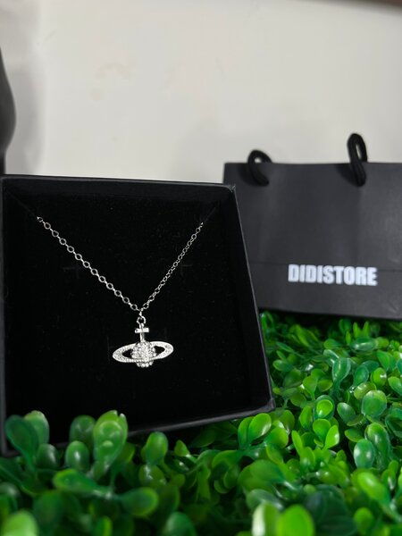 Collier Pendentif Saturne Éclatant