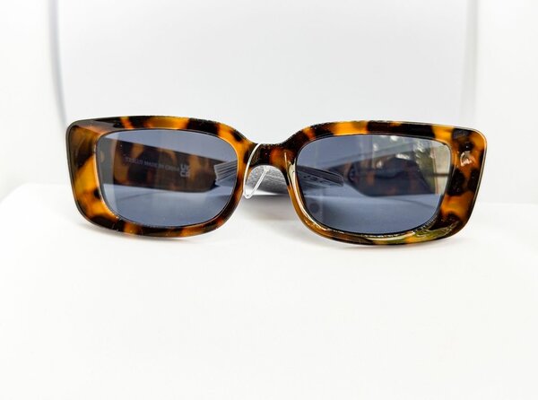 Floryn Holiday Sunglasses - Avon