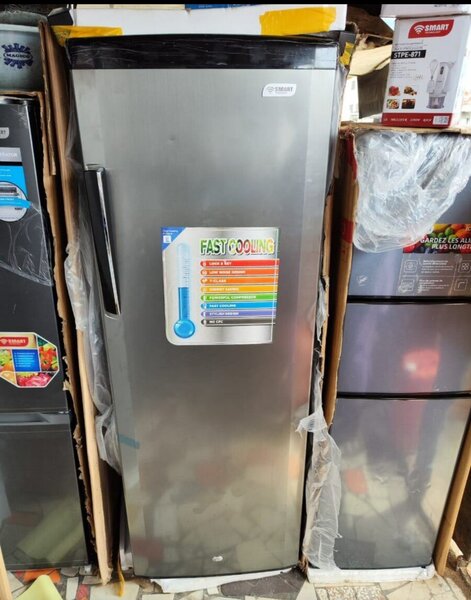 Congélateur vertical moderne