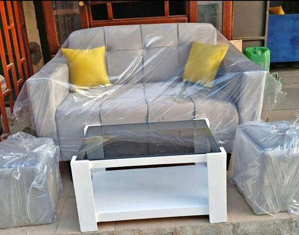 Canapé moderne avec coussins