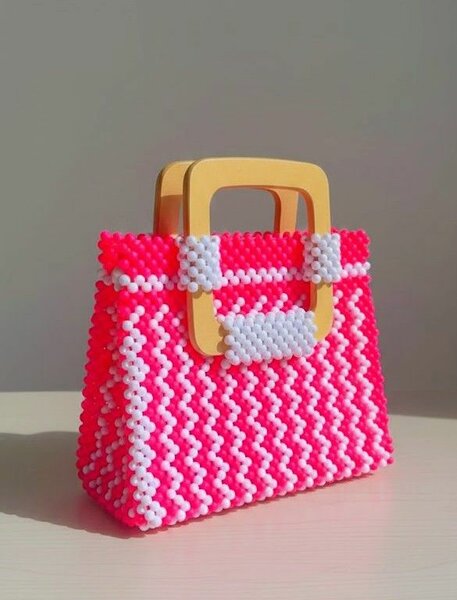 Sac à main perlé chic