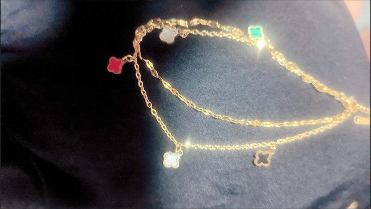 Chaine au pied trèfle a 4 feuilles