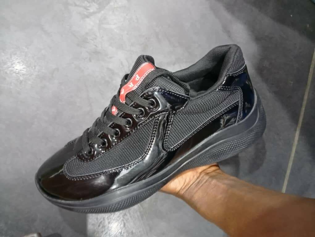 Baskets prada noires élégantes