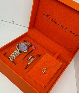 Coffret femme avec pendentif croissant de lune, montre cadran lilas
