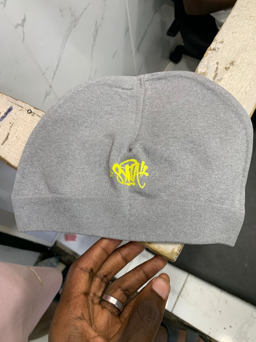 Bonnet en jersey gris stylé