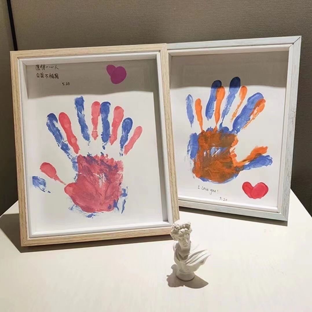 Отпечатки влюбленных рук