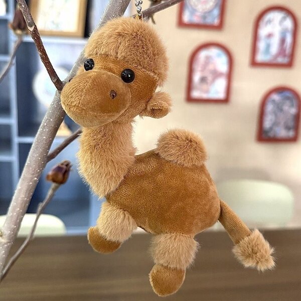 Pendentif camel en peluche