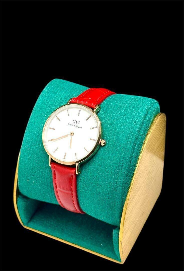 Montre élégante en cuir