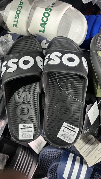 Claquettes BOSS élégantes homme