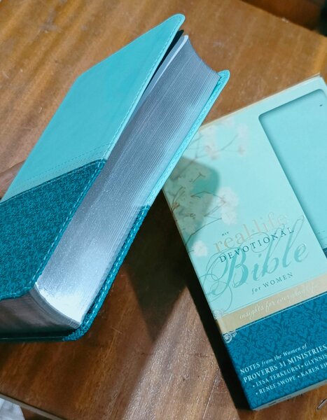 NIV REAL LIFE DEVOTIONAL BIBLE FOR WOMEN