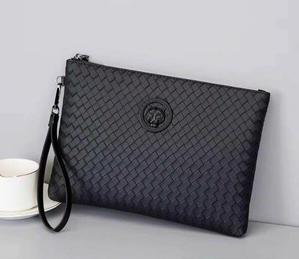 Pochette en cuir tressé élégante