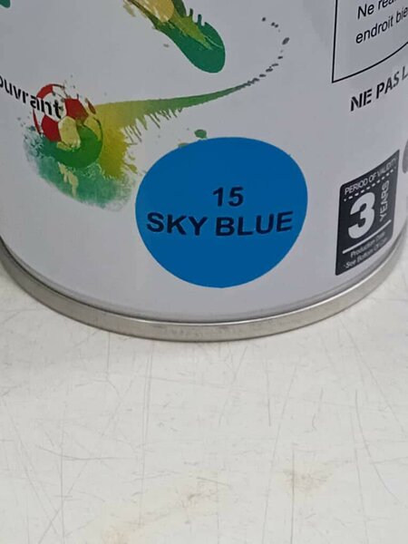 Peinture en spray bleu ciel