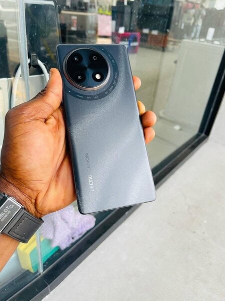 Smartphone Android Moderne 6.8"