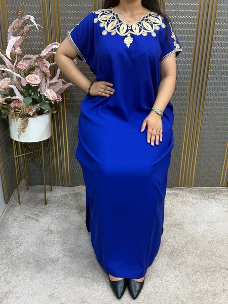 Robe longue brodée élégante