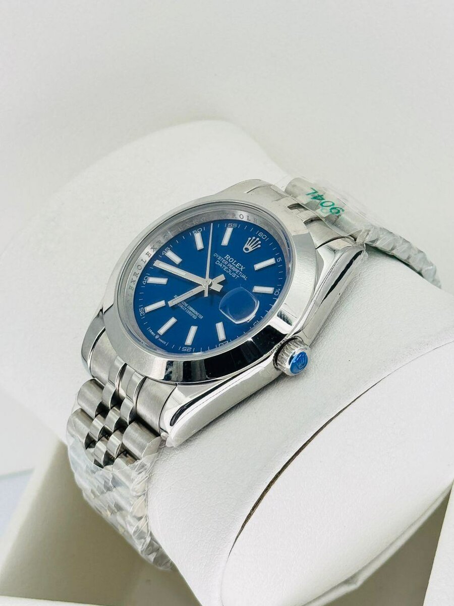 Montre de luxe en acier inoxydable