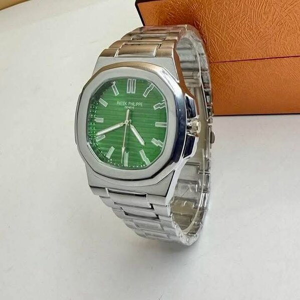 Montre de luxe en acier inoxydable