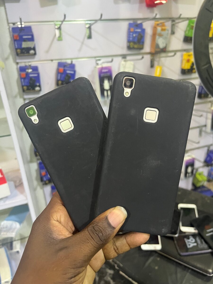 Vivo3 plus two 128 giga 6 ram