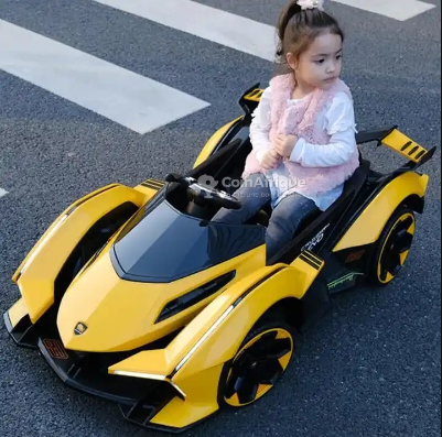 Hyper voiture Lambo électrique jaune