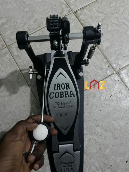 PÉDALE DE BATTERIE IRON COBRA